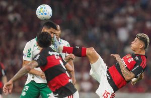 Lance que causou a expulsão de Carrascal